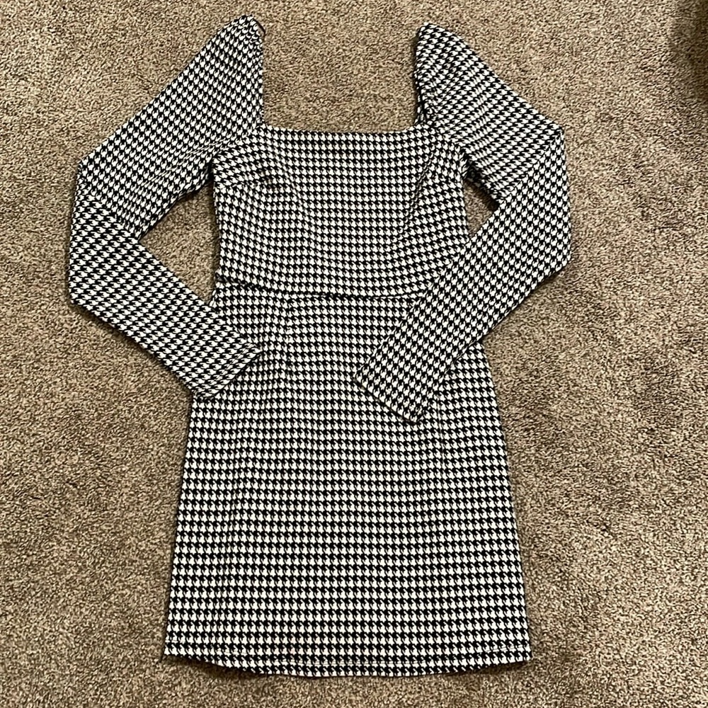 Women’s medium, gingham, squared neck Francesca’s dress.